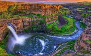 cascada-junto-al-canon-2862